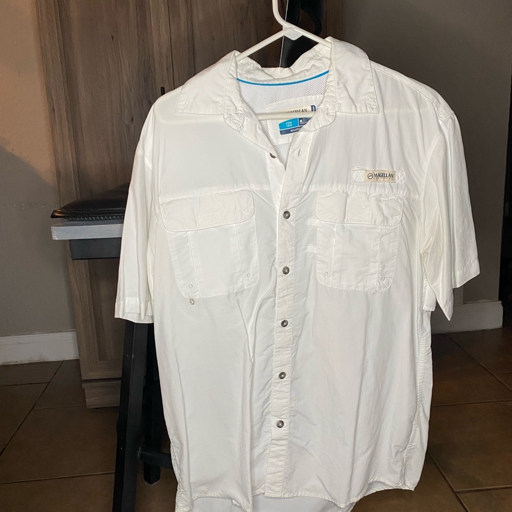 Mens Magellan fishing shirt. Medium. White